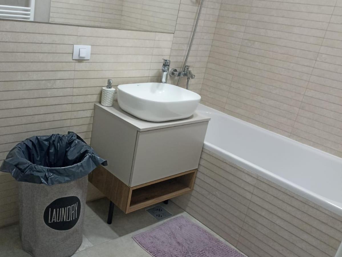 Vouchere, Factura, Petfriendly - Ap Cu 2dormitoare Fara Living * Brașov